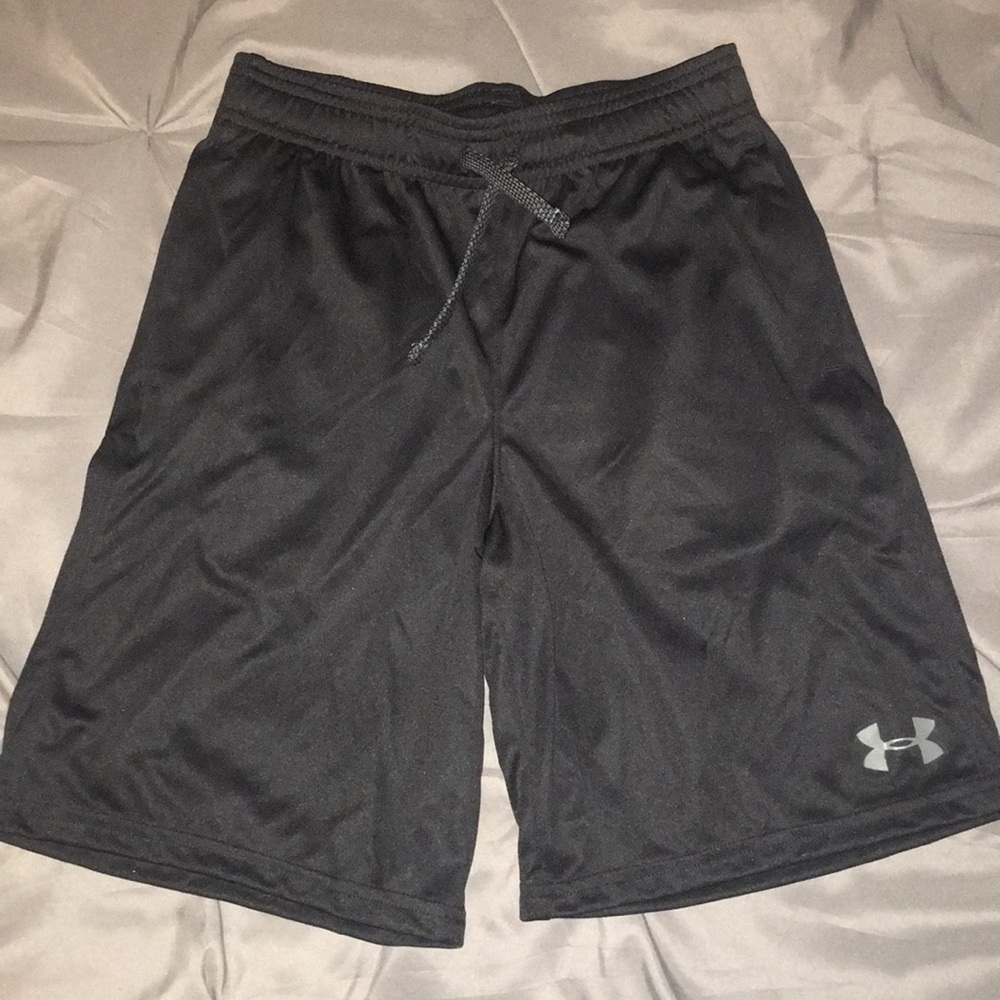 Black underarmour shorts